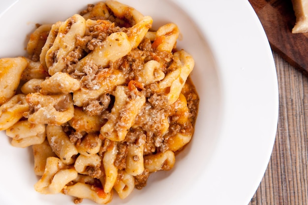 Cavatelli com molho de carne