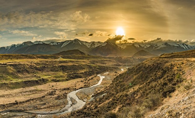 Cave Stream Scenic Reserve durante o pôr do sol Canterbury South Island Nova Zelândia