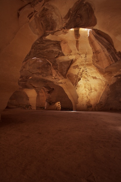 Caverna com luz natural