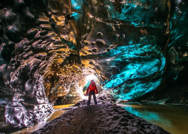 Caverna de gelo em Vatnajokull, Islândia