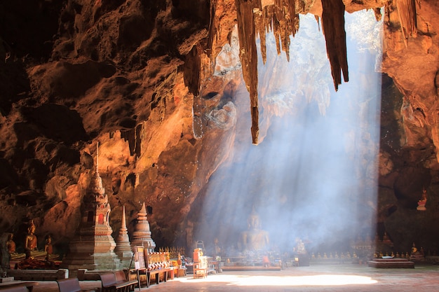 Caverna de Khao Luang em Phetchaburi, Tailândia