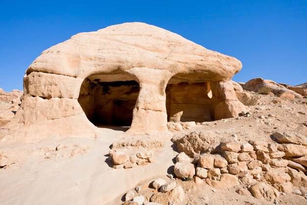 Caverna de pedra em Bab asSiq em Petra