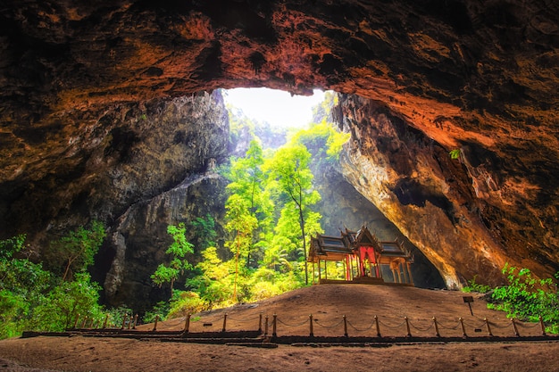 Caverna de Phraya Nakhon