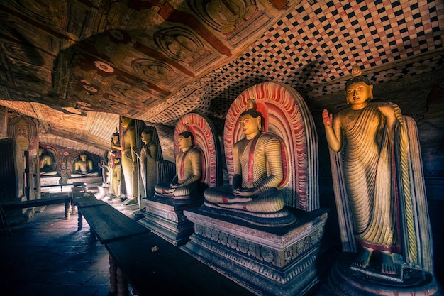 Caverna do antigo templo Dambulla no Sri Lanka