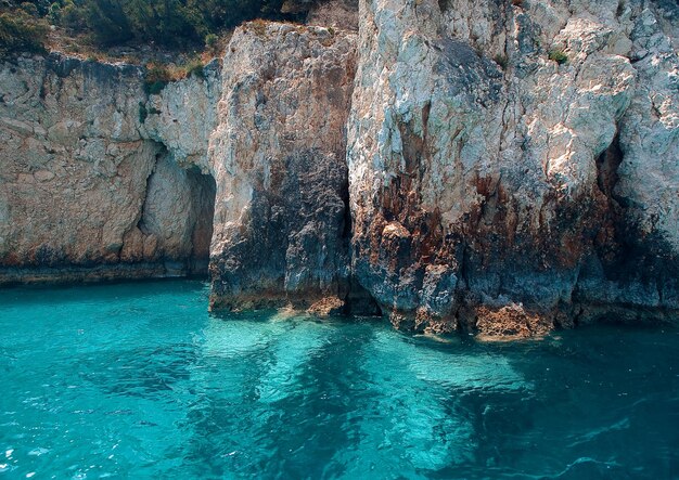 Cavernas azuis na ilha de Zakynthos