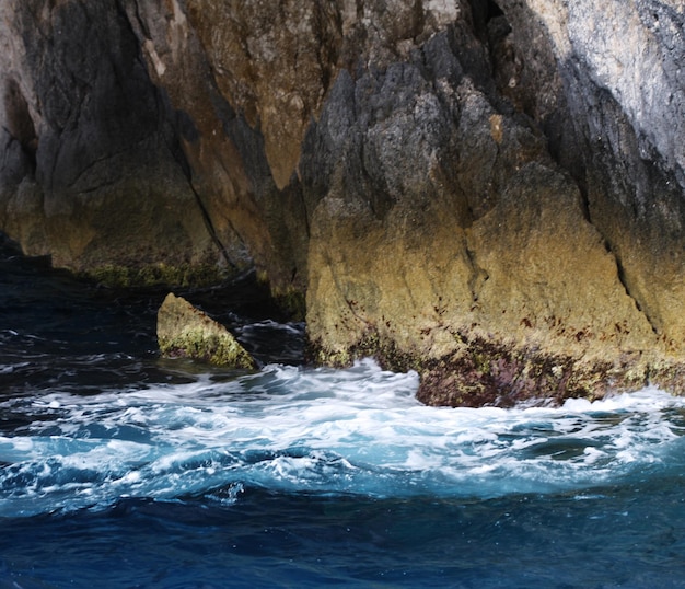 Cavernas azuis na ilha de Zakynthos