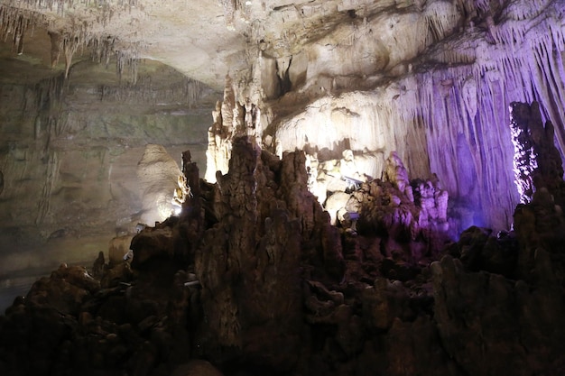 cavernas cársticas da Reserva Sataplia Georgia