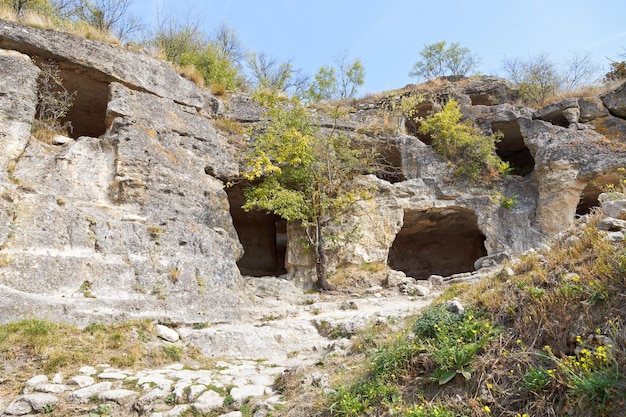 Cavernas da antiga cidade chufut kale na Crimeia