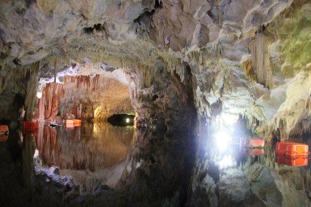Cavernas de Diros Grécia