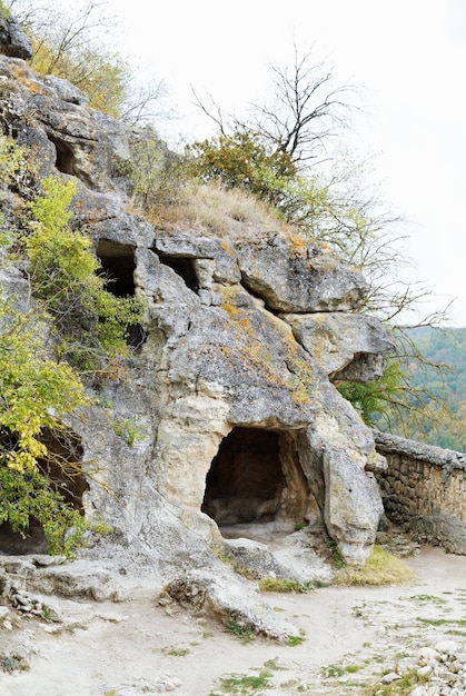 Cavernas de montanha da antiga cidade chufut kale