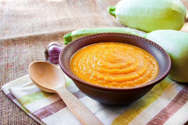 Caviar de calabaza con ajo y tomate.