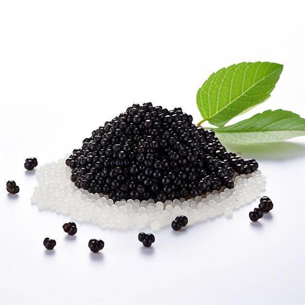 Caviar preto elegante em um fundo branco