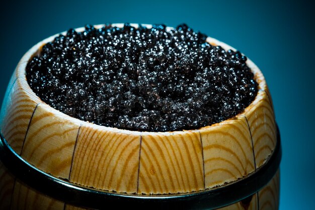 Caviar preto russo em barril pequeno