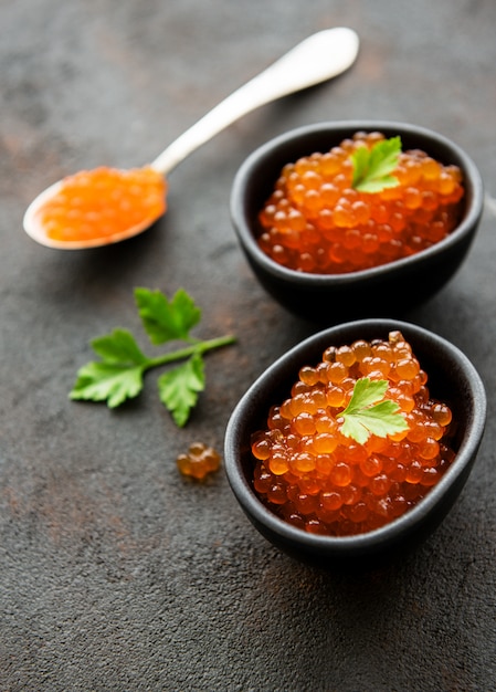 Caviar rojo en cuencos