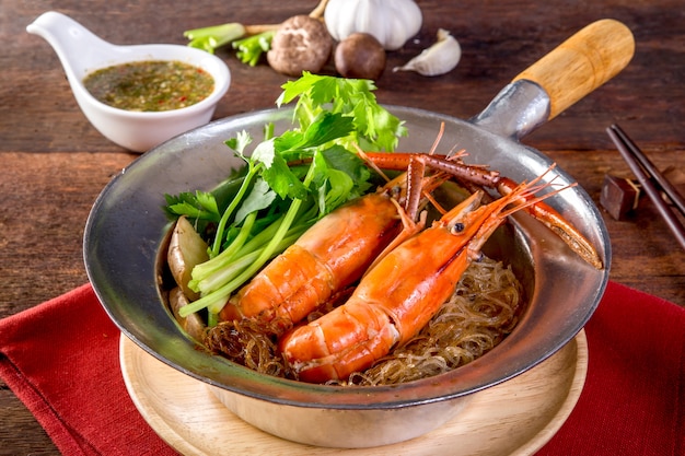 cazuela de gambas con fideos de vidrio