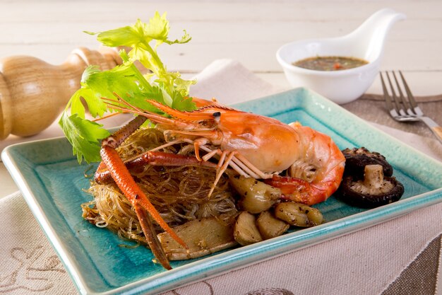 cazuela de gambas con fideos de vidrio