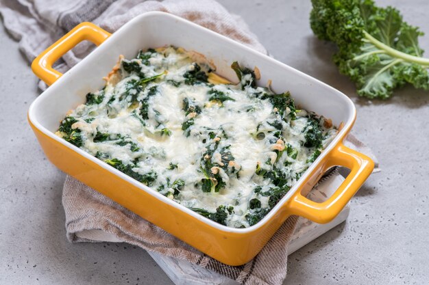 Cazuela de Kale con Huevos y Queso