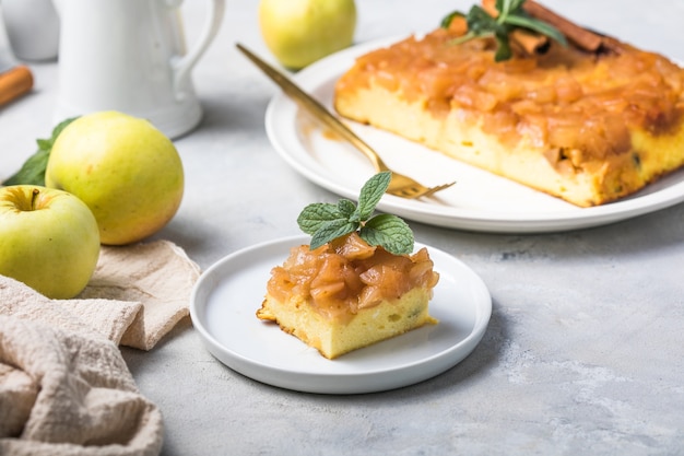 Cazuela de requesón con manzanas y canela