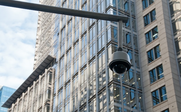 CCTV-Überwachungssicherheitskuppelkamera im Stadtzentrum