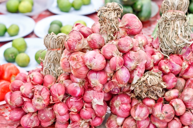 Cebolas shallot no mercado.