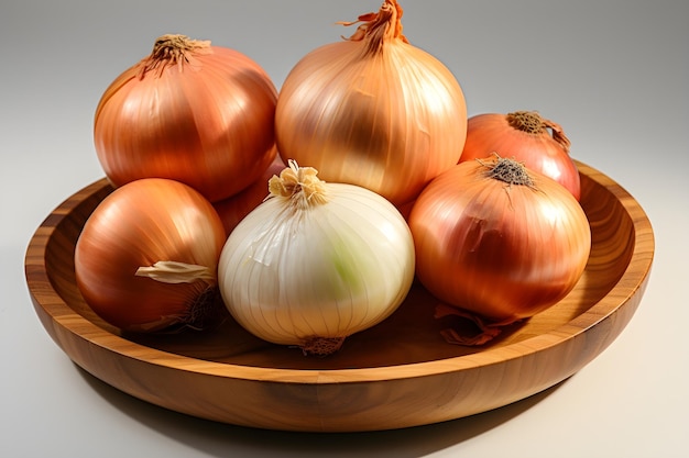 Cebollas en el fondo del concepto de cocina de tazón de madera