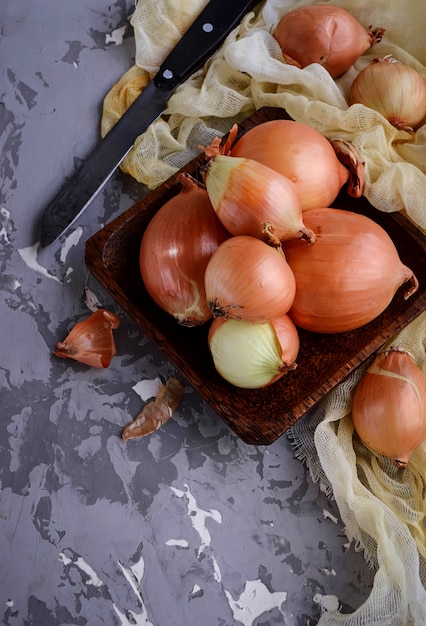 Foto cebollas frescas crudas