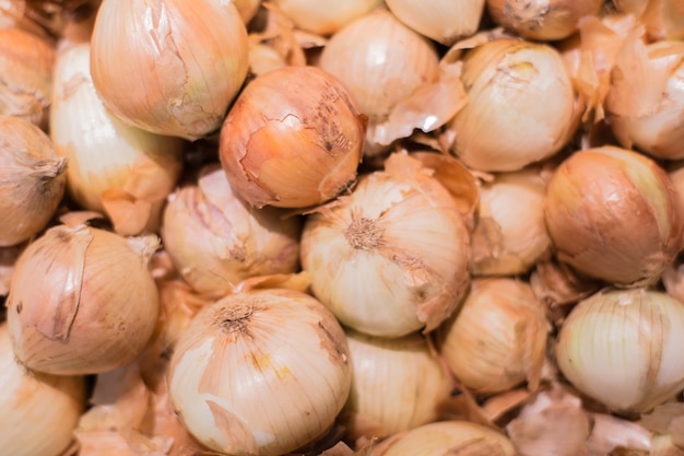 Cebollas frescas Fondo de cebollas. Cebollas maduras Cebollas en el mercado.