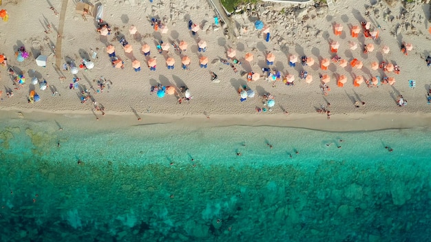 Cefalônia é uma ilha no mar Jônico a oeste da Grécia continental