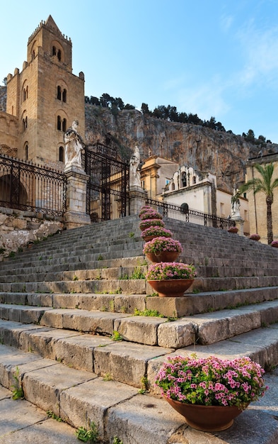 Cefalu vista da cidade Sicília Itália