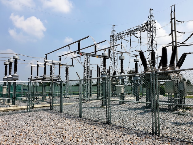 Foto celda híbrida de 115 kv y subestación aislada en aire