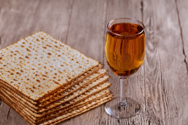 Foto celebração matzoth celebração matzoh páscoa judaica pão de vinho kosher