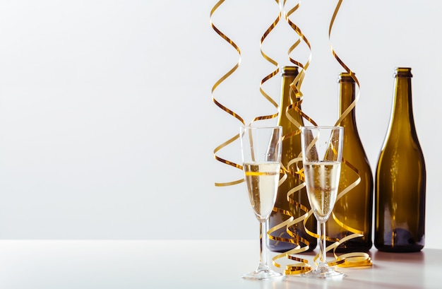 Celebración de fin de año con champagne