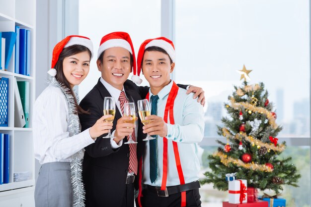 Celebrando la Navidad en la oficina