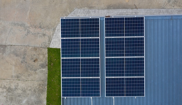 Células solares en el techo, ahorra energía.