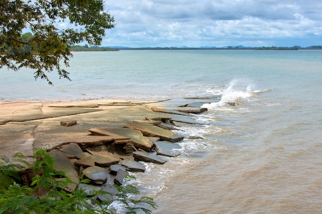 Foto cementerio de conchas de krabi