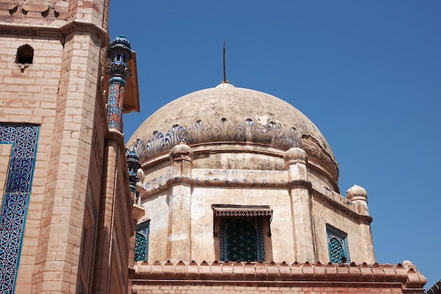 Foto el cementerio real de abbasi cerca del fuerte de derewar en la provincia de punjab, pakistán