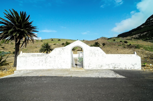 Cemitério mediterrâneo espanhol típico em La Gomera Canary Island