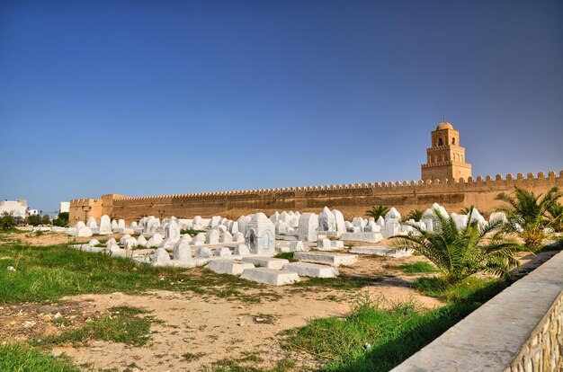 Cemitério muçulmano antigo Grande Mesquita Kairouan Sahara Desert