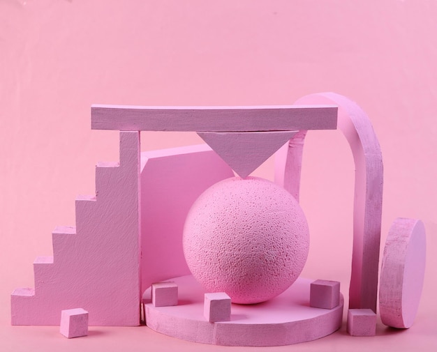 Cena com formas geométricas Fundo rosa Tendência de cor pastel Minimalismo Composição criativa ainda vida