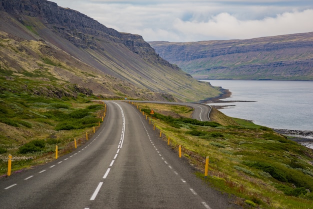 Foto cena da viagem à islândia, fiordes do oeste