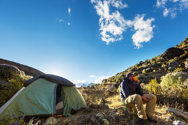 Cena de caminhada nas montanhas da Cordilheira, Peru