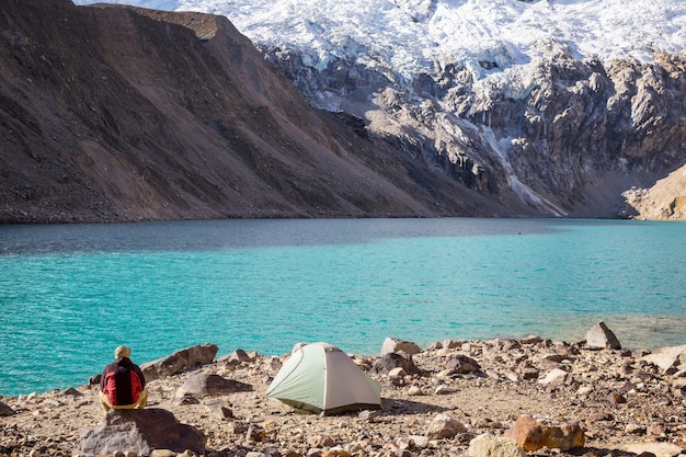 Cena de caminhada nas montanhas da Cordilheira, Peru