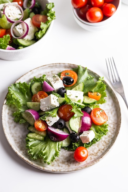 Cena con ensalada con queso feta