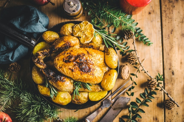 Cena navideña con pollo.