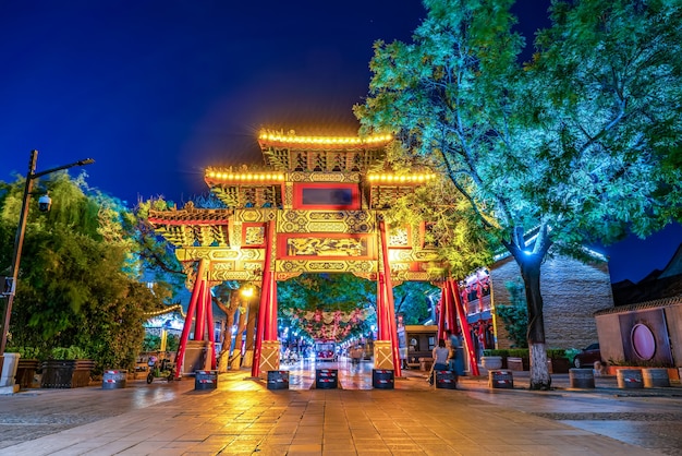 Cena noturna da rua dongchanghu em liaocheng, província de shandong