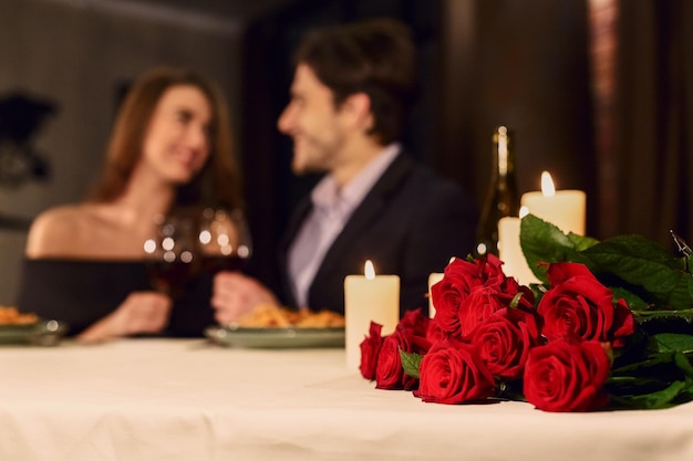 Cena romántica por concepto de reserva de pareja.