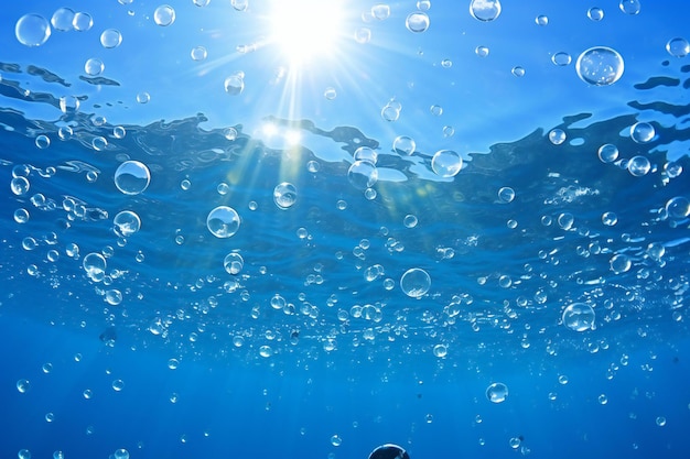 Foto cena subaquática com bolhas e raios de sol fundo subaquático