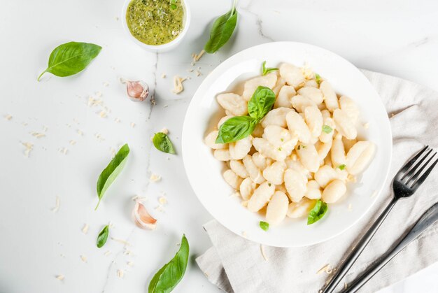 Cena vegana saludable con ñoquis de patata