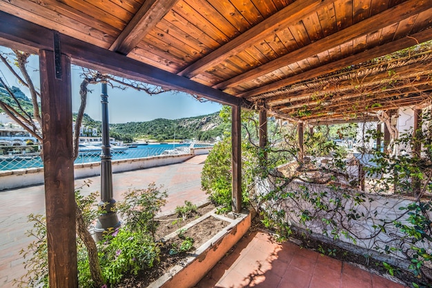 Cenador de madera en Cerdeña Italia