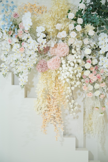 Cenário de casamento decoração de flores de casamento parede rosa fundo colorido rosa fresca ramo de flores